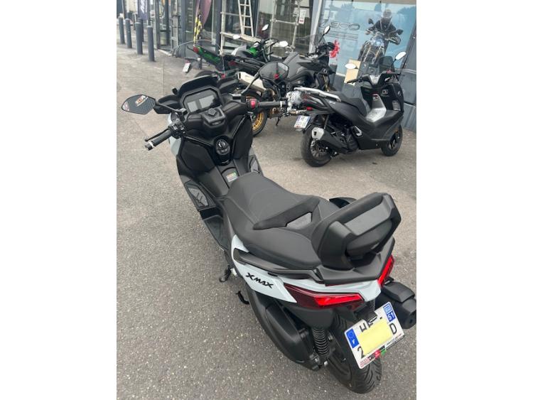 YAMAHA XMAX 300 Tech Max